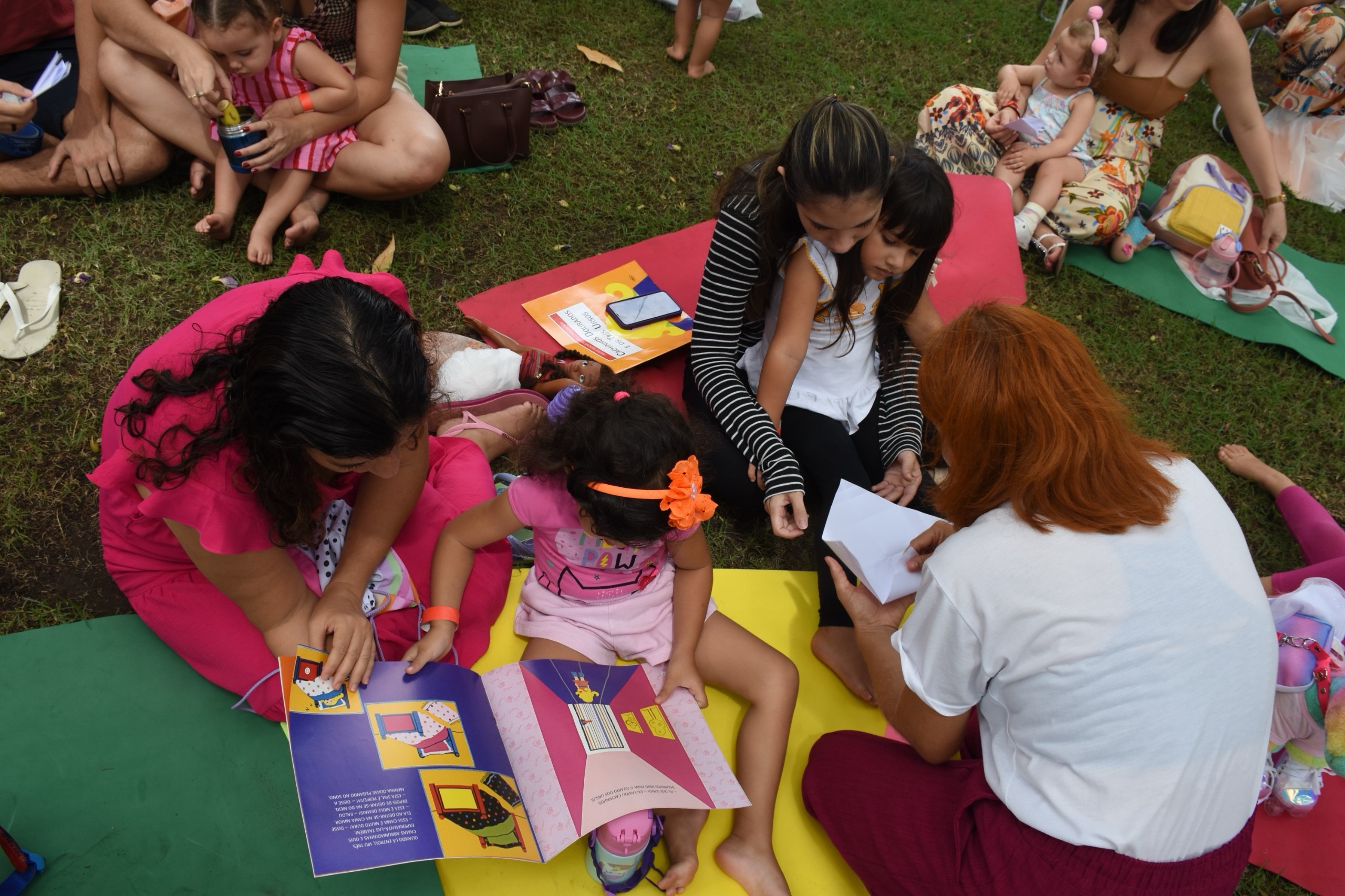 Semana das Crianças leva teatro, circo e histórias para a Livraria do Jardim