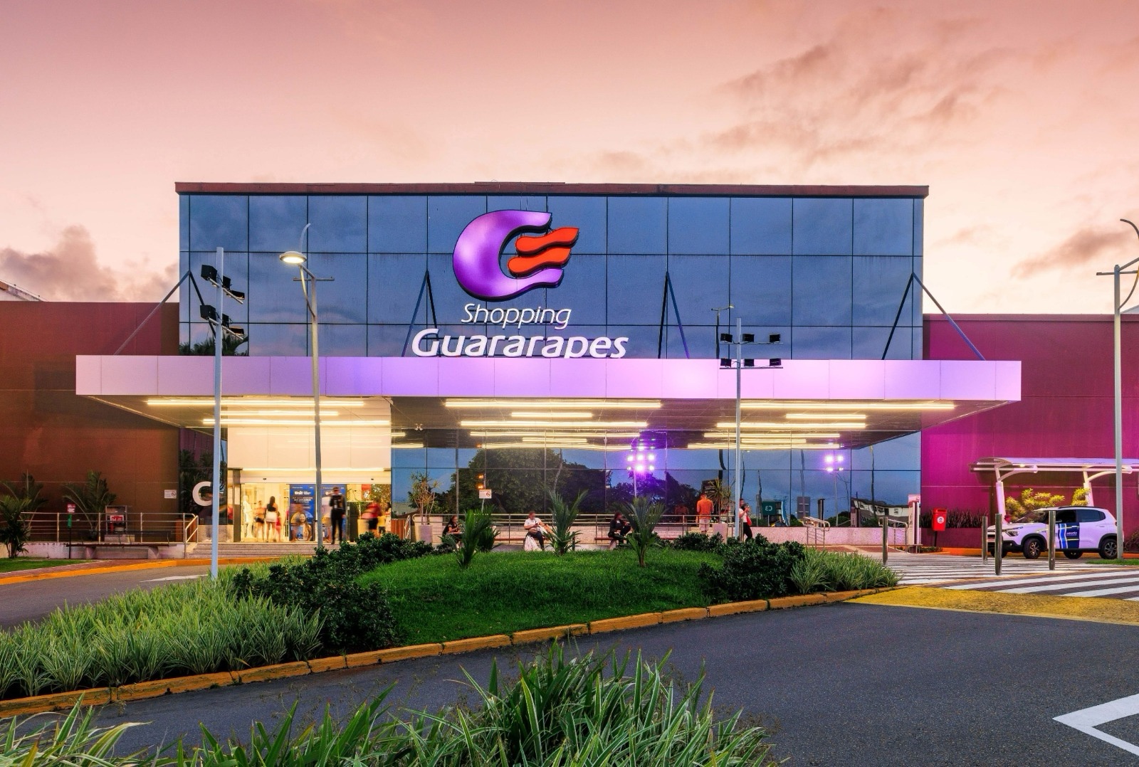 Shopping Guararapes promove plantio de mudas em ação de responsabilidade ambiental