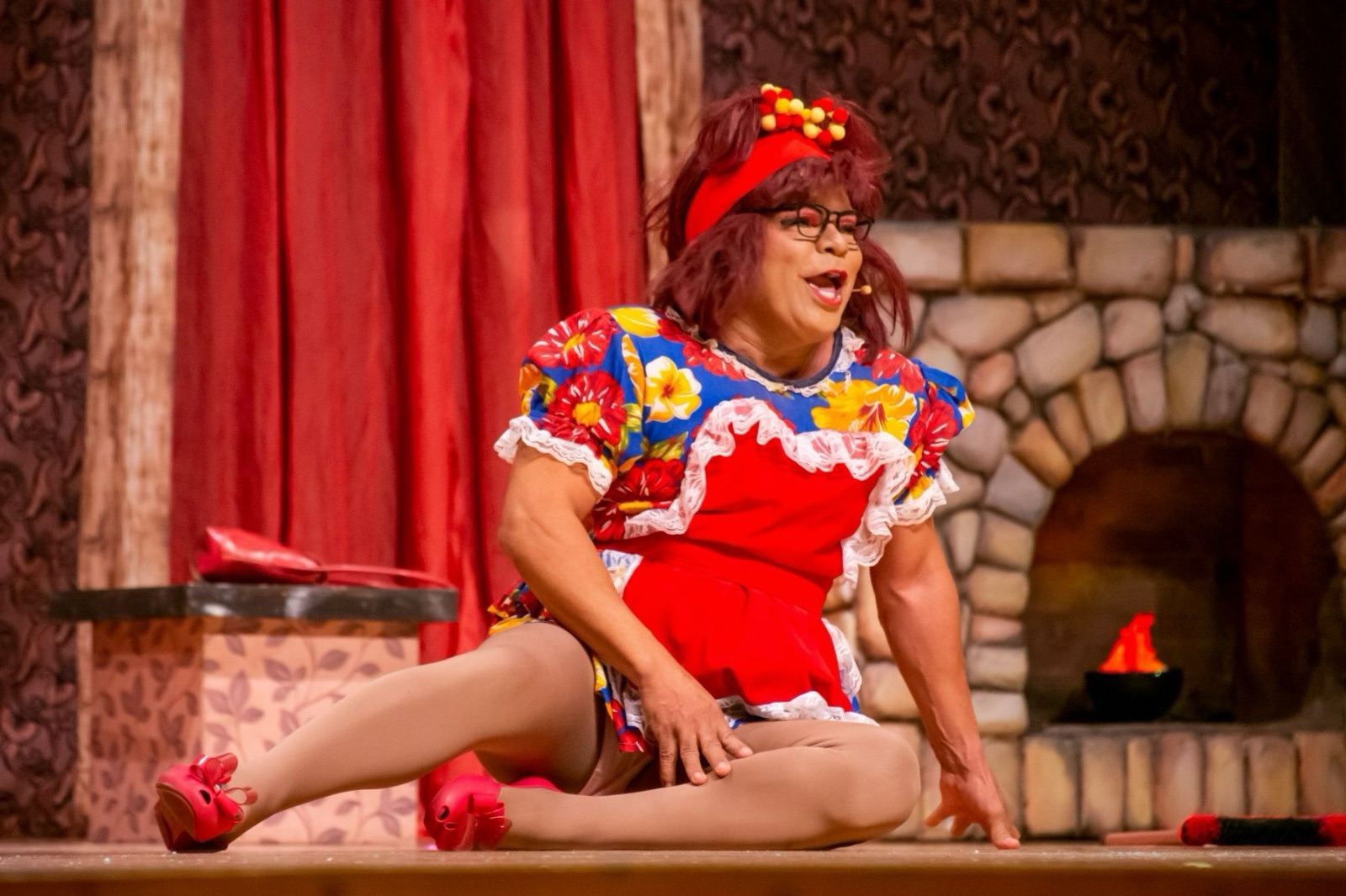 “Cinderela – A História Que Sua Mãe Não Contou” celebra 35 anos com três sessões lotadas no Teatro do Parque