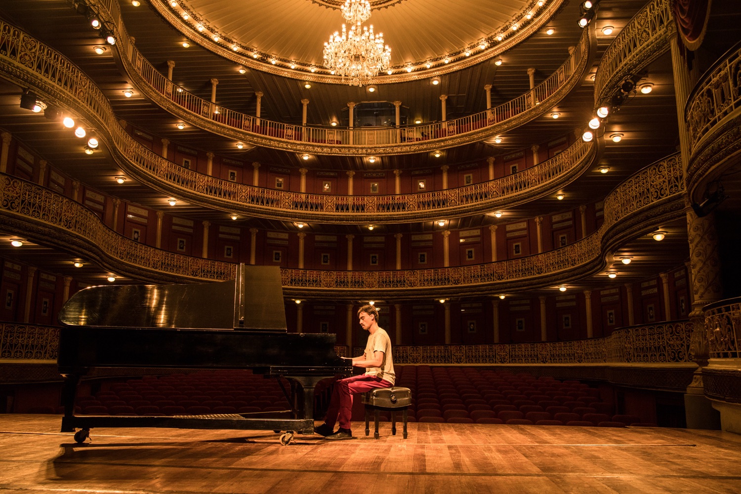 Queen ao piano ganha 2ª noite no Teatro de Santa Isabel neste sábado(12) no Recife