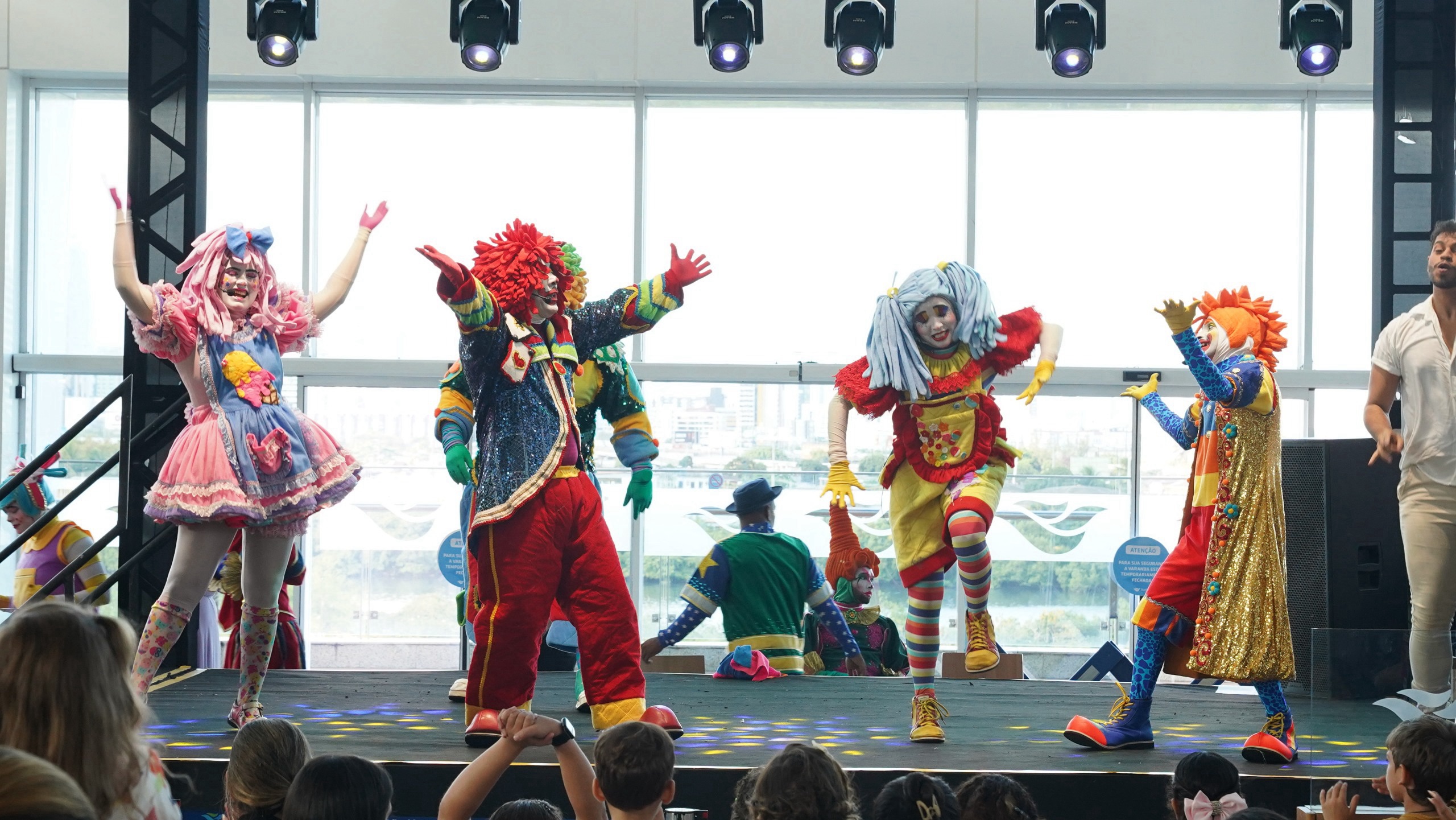 RioMar Recife celebra Dia das Crianças com show gratuito do Circo da Trup no dia 12 de outubro